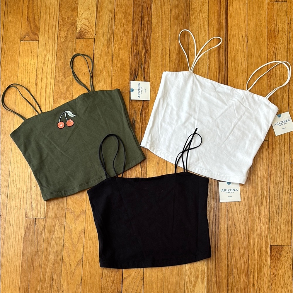 Arizona Jean Company Women’s Cropped Tanks. Green, black and white. Size Medium